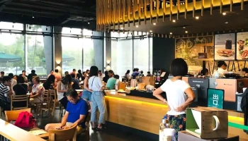 星巴克-屏东东港门市 - 928台湾屏東縣東港鎮光復路一段356號